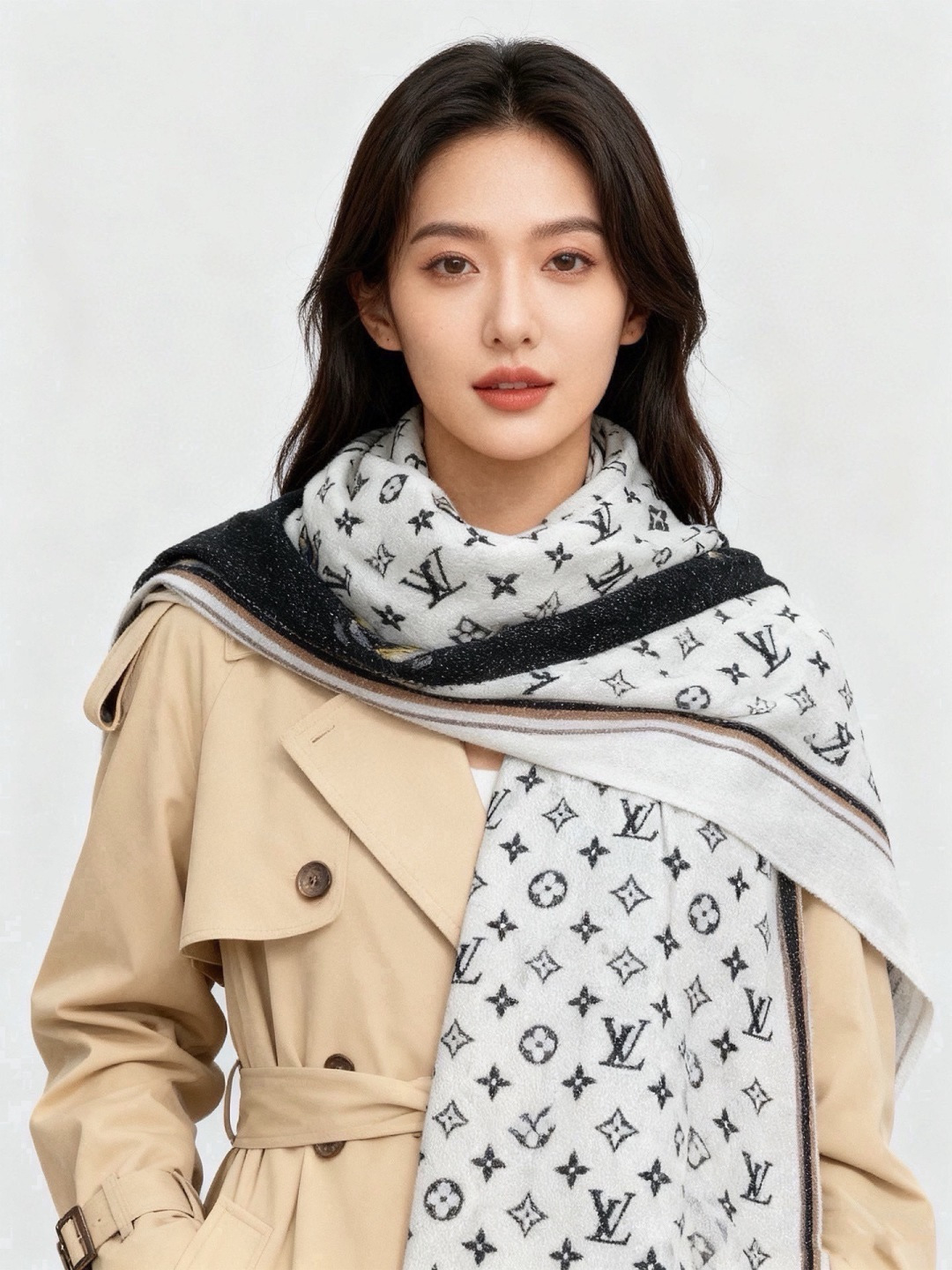 🆕  【会发光发亮的围巾】LV银丝羊绒材质❗️轻奢感十足👸 🌺专柜新款🌟面料追求造型，手感挺括，高端设计师配色均考虑上身