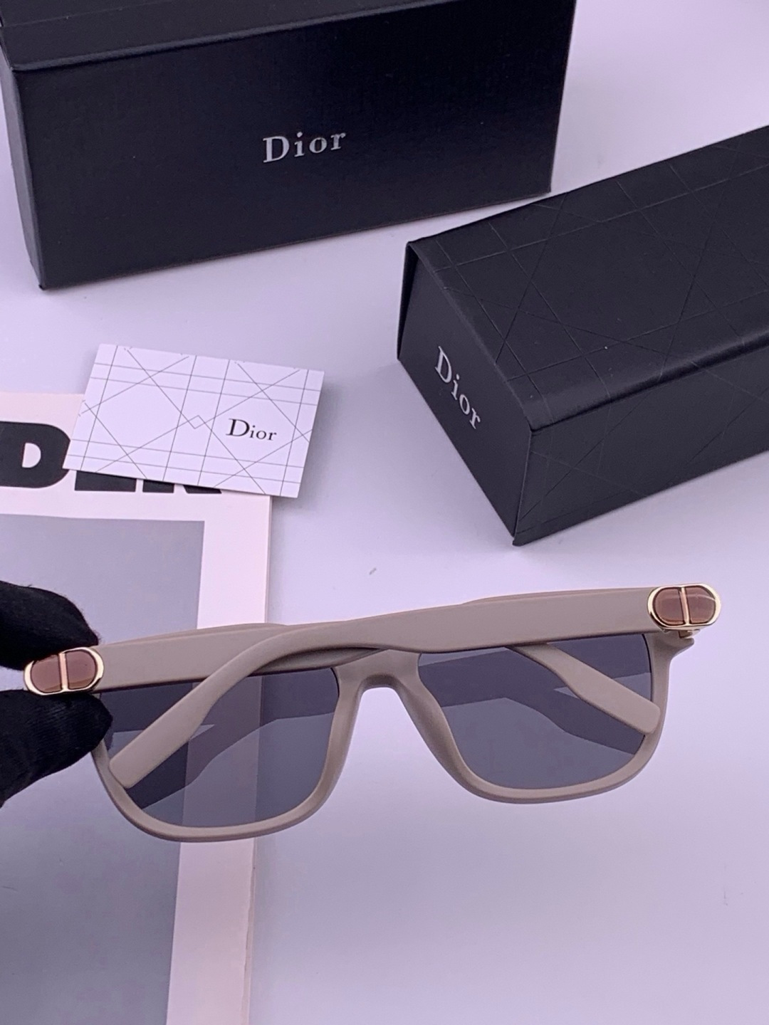 🆕   【DIOR】新款潮流爆款 时尚方框太阳镜 佩戴舒适 网红潮款墨镜  女士高清加厚偏光太阳镜🕶️ 🎉高品质TR镜框