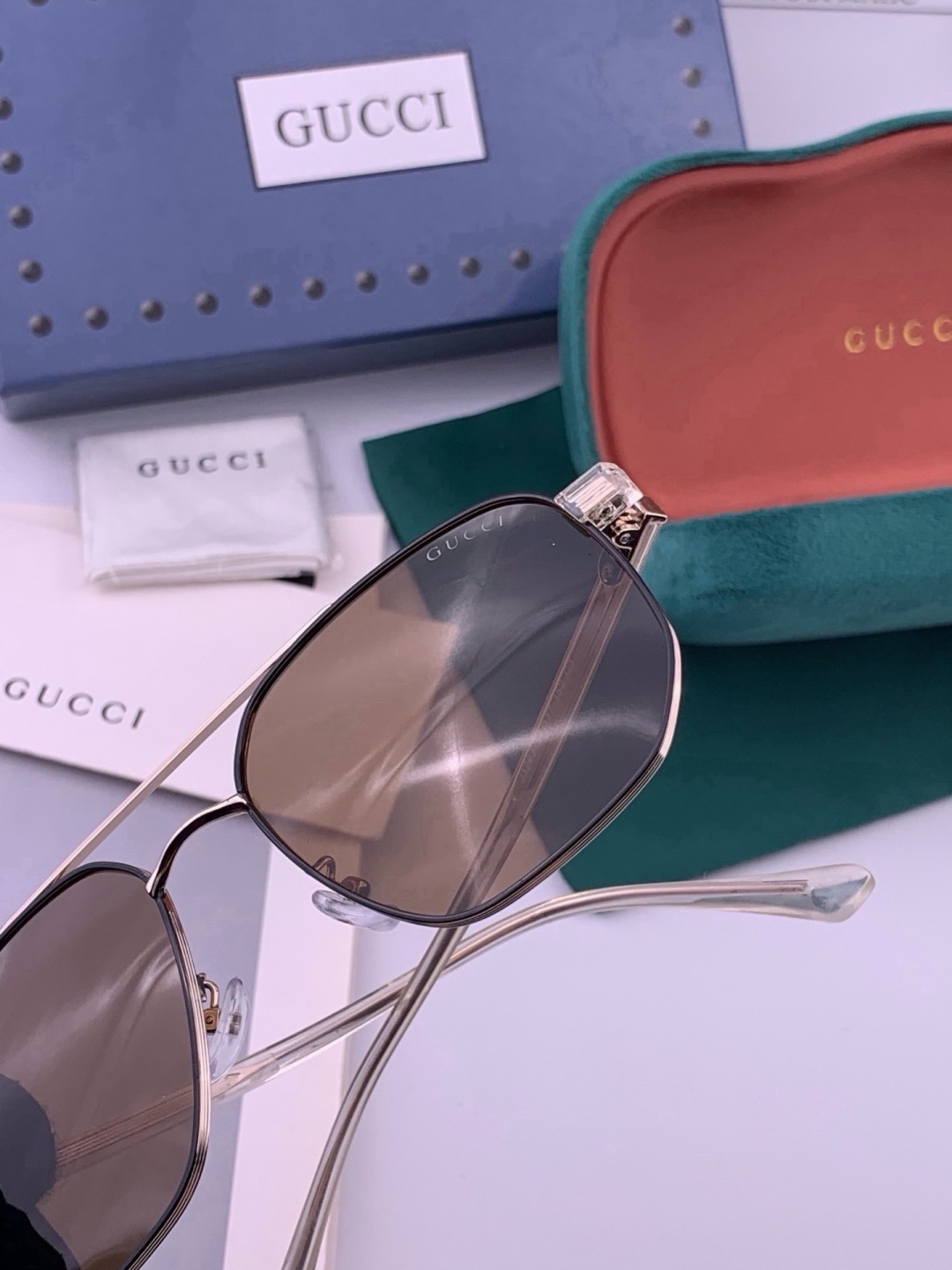 🆕   GUCCI 官网同步🔥  高品质男女款墨镜   👍 进口宝丽来偏光镜片  🔥蛤蟆镜 开车钓鱼都可 🔥型号：G33