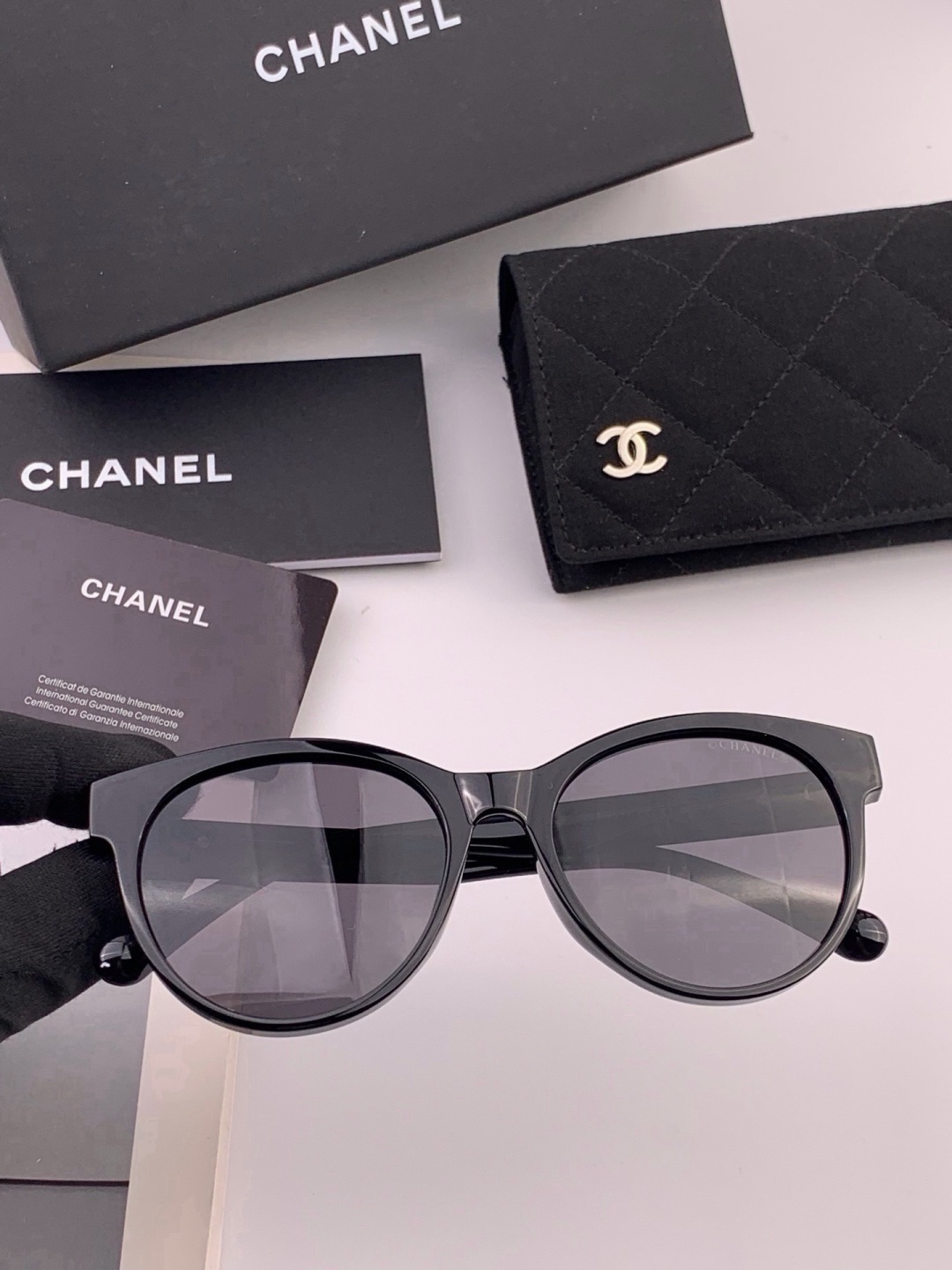 🆕   【CHANEL】香奈儿 新款潮流爆款 时尚圆框太阳镜 佩戴舒适 网红潮款墨镜  女士高清加厚偏光太阳镜🕶️ 🎉高