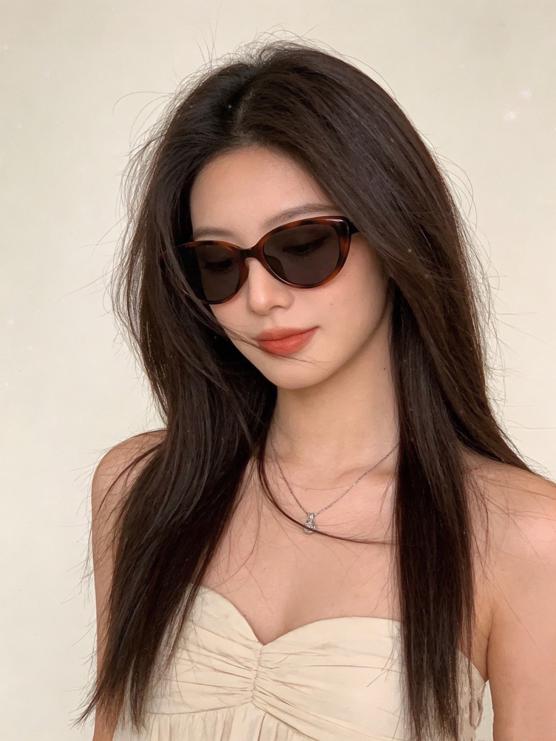 🆕   GUCCI  新款偏光太眼镜，情侣款时尚方框太阳镜佩戴舒适网红潮流款墨镜，大气女人范儿，大脸小脸都好看 ！型号：