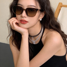 🆕 GUCCI 新款连体尼龙偏光太眼镜,情侣款时尚方框太阳镜佩戴舒适网红潮流款墨镜,大气女人范儿,大脸小脸都好看 🆕 GUCCI 新款连体尼龙偏光太眼镜,情侣款时尚方框太阳镜佩戴舒适网红潮流款墨镜,大气女人范儿,大脸小脸都好看