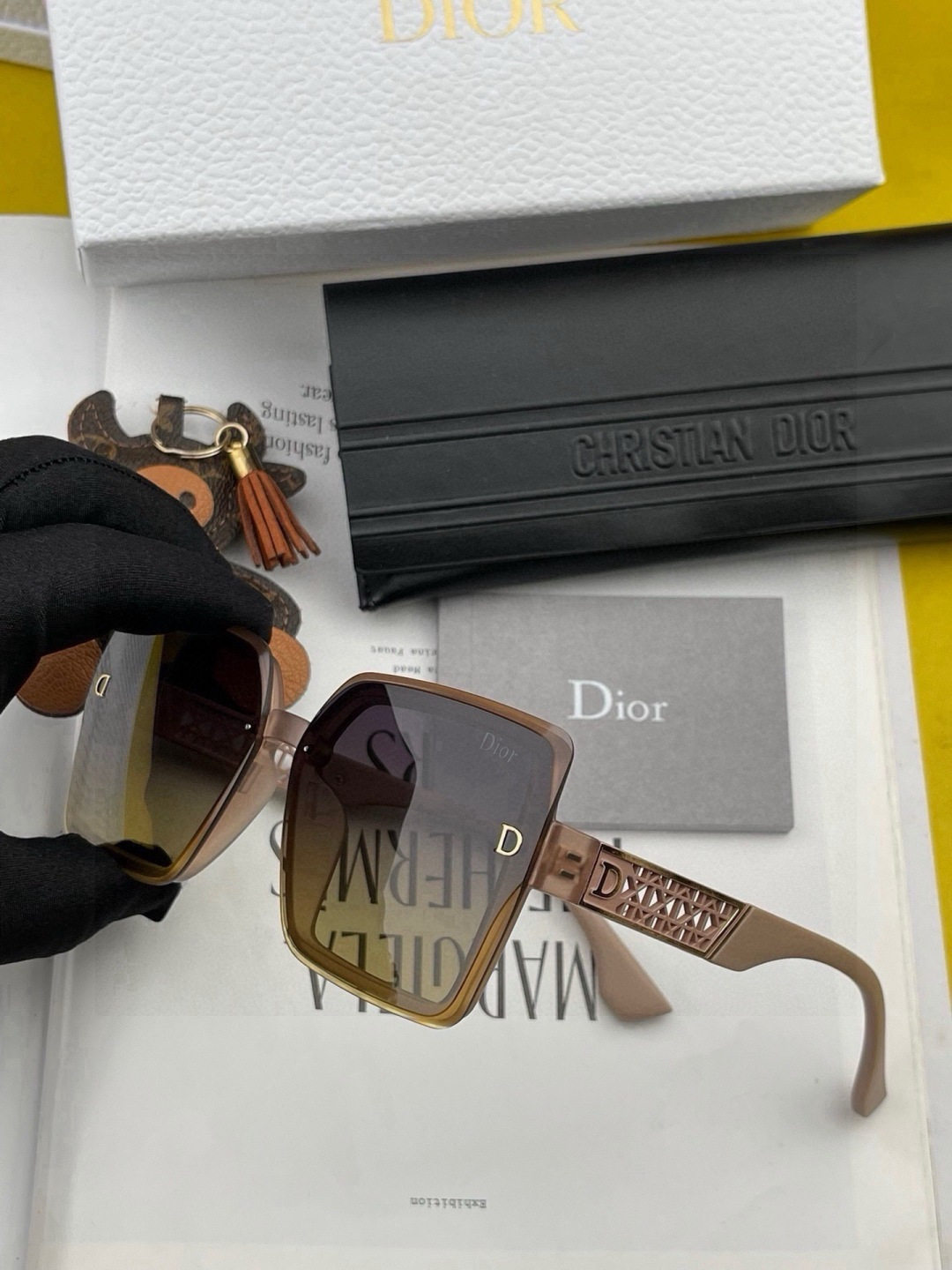 🆕 🔺 【DIOR-迪奥】开春新款 潮流爆款 时尚方框尼龙太阳镜 高品质 佩戴舒适 网红潮款墨镜 女士高清尼龙太阳镜🕶️