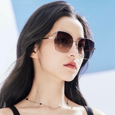 🆕 【尼龙偏光系列】GUCCI无框太阳镜墨多边形设计,不挑脸型,无论搭配大衣还是连衣裙都非常显气质尼龙偏光镜片预防紫外线 🆕 【尼龙偏光系列】GUCCI无框太阳镜墨多边形设计,不挑脸型,无论搭配大衣还是连衣裙都非常显气质尼龙偏光镜片预防紫外线