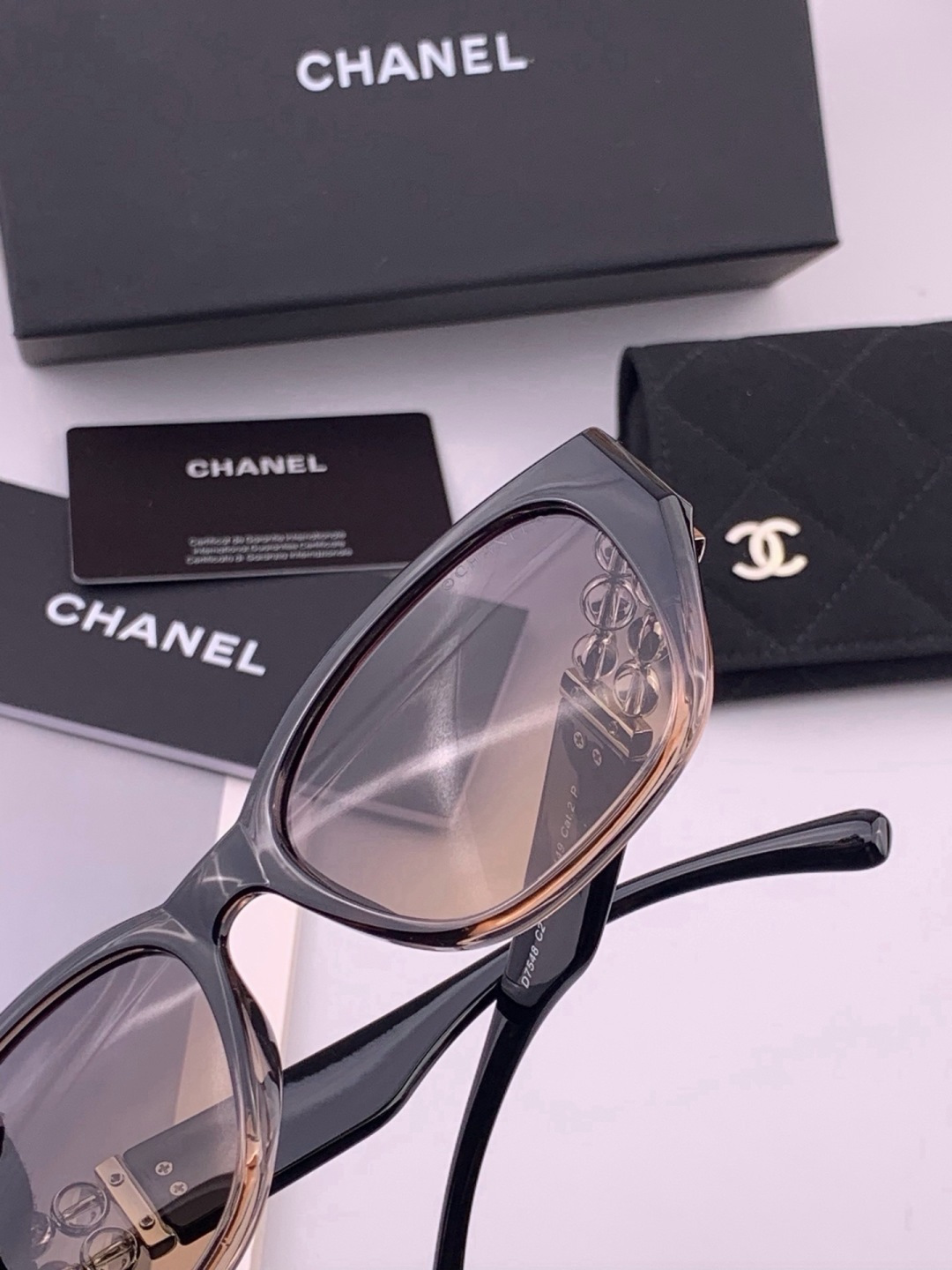 🆕 🔺CHANEL🔻官方早春新款，众多明星同款[色]香奈儿‼️‼️新款偏光墨镜 ，🌈🌈宝丽来超清偏光太阳镜🔝🔝型号：CH