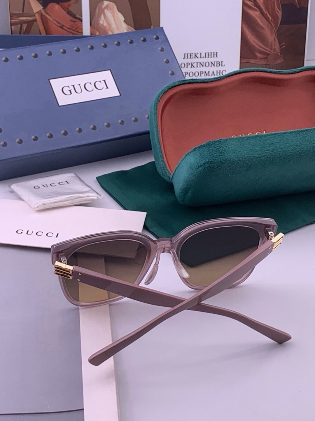 🆕   GUCCI  新款尼龙偏光太眼镜，情侣款时尚方框太阳镜佩戴舒适网红潮流款墨镜，大气女人范儿，大脸小脸都好看 ！型