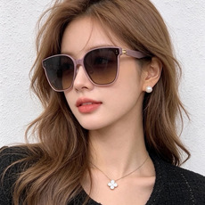 🆕 GUCCI 新款尼龙偏光太眼镜,情侣款时尚方框太阳镜佩戴舒适网红潮流款墨镜,大气女人范儿,大脸小脸都好看 !型 🆕 GUCCI 新款尼龙偏光太眼镜,情侣款时尚方框太阳镜佩戴舒适网红潮流款墨镜,大气女人范儿,大脸小脸都好看 !型