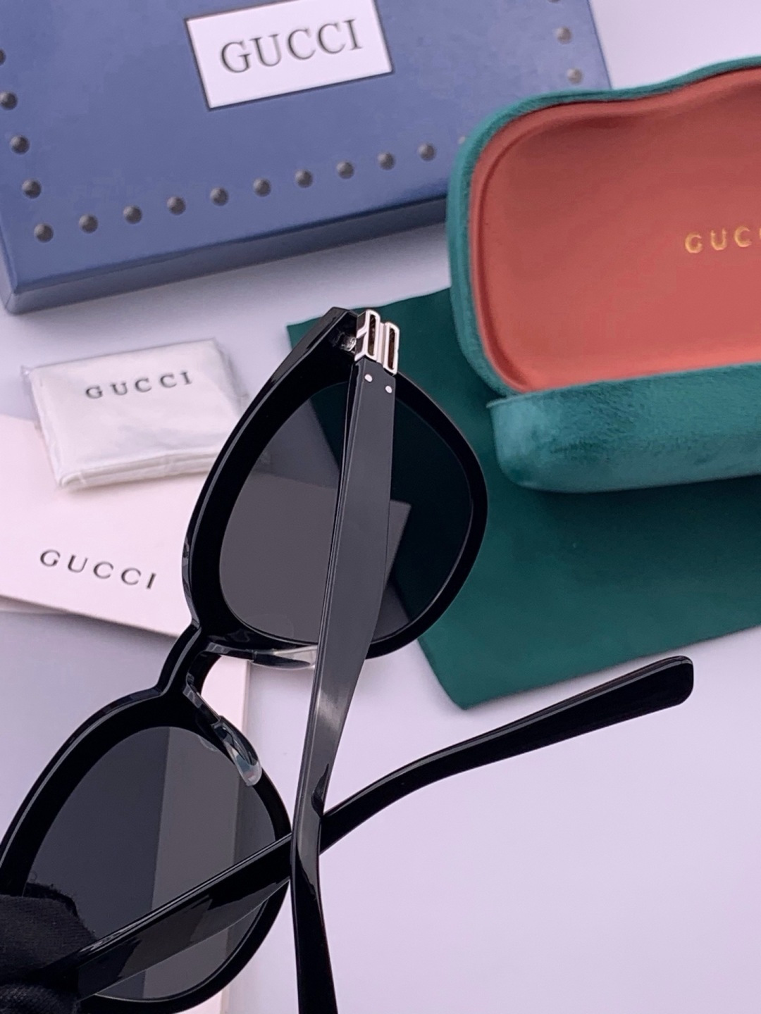 🆕   GUCCI  新款尼龙偏光太眼镜，情侣款时尚方框太阳镜佩戴舒适网红潮流款墨镜，大气女人范儿，大脸小脸都好看 ！型