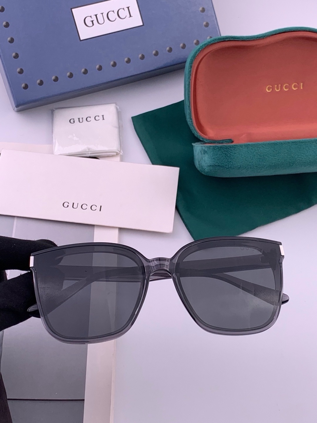🆕   GUCCI  新款尼龙偏光太眼镜，情侣款时尚方框太阳镜佩戴舒适网红潮流款墨镜，大气女人范儿，大脸小脸都好看 ！型