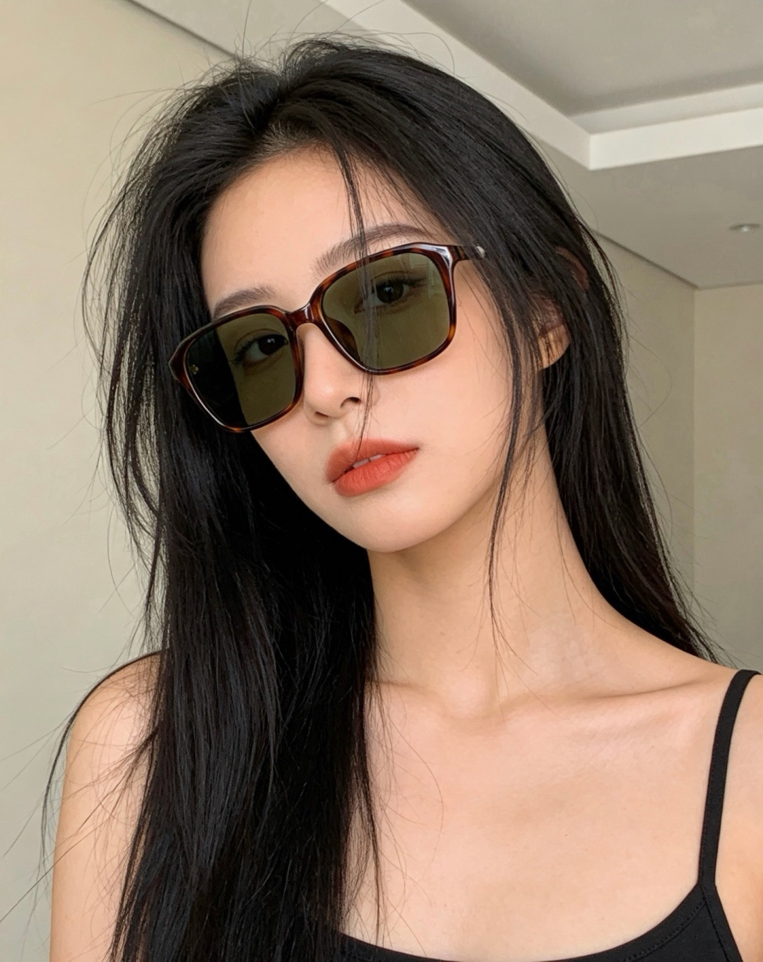 🆕 新品CHANEL 香奈儿太阳镜以独特魅力和前卫风格诠释春夏最新眼镜,以方框设计两边经典小香珍珠做点缀,中梁金属质感 🆕 新品CHANEL 香奈儿太阳镜以独特魅力和前卫风格诠释春夏最新眼镜,以方框设计两边经典小香珍珠做点缀,中梁金属质感