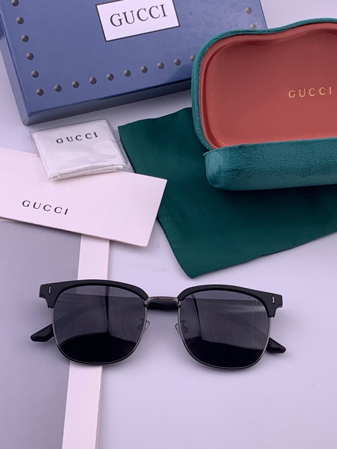 🆕 【GUCCI】新款GUCCI 时尚百搭大方框，别致半框设计 大气风格 全新清新配色，街拍气质护目太阳镜 ！型号：G3
