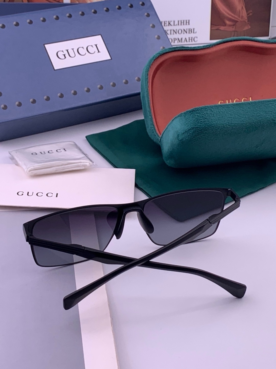 🆕        GUCCI 男款炫彩飞行员偏光太阳镜 ❤️材质：高清尼龙加厚卡槽高清偏光镜片 🌹无边框镜架💕颜👍型号：