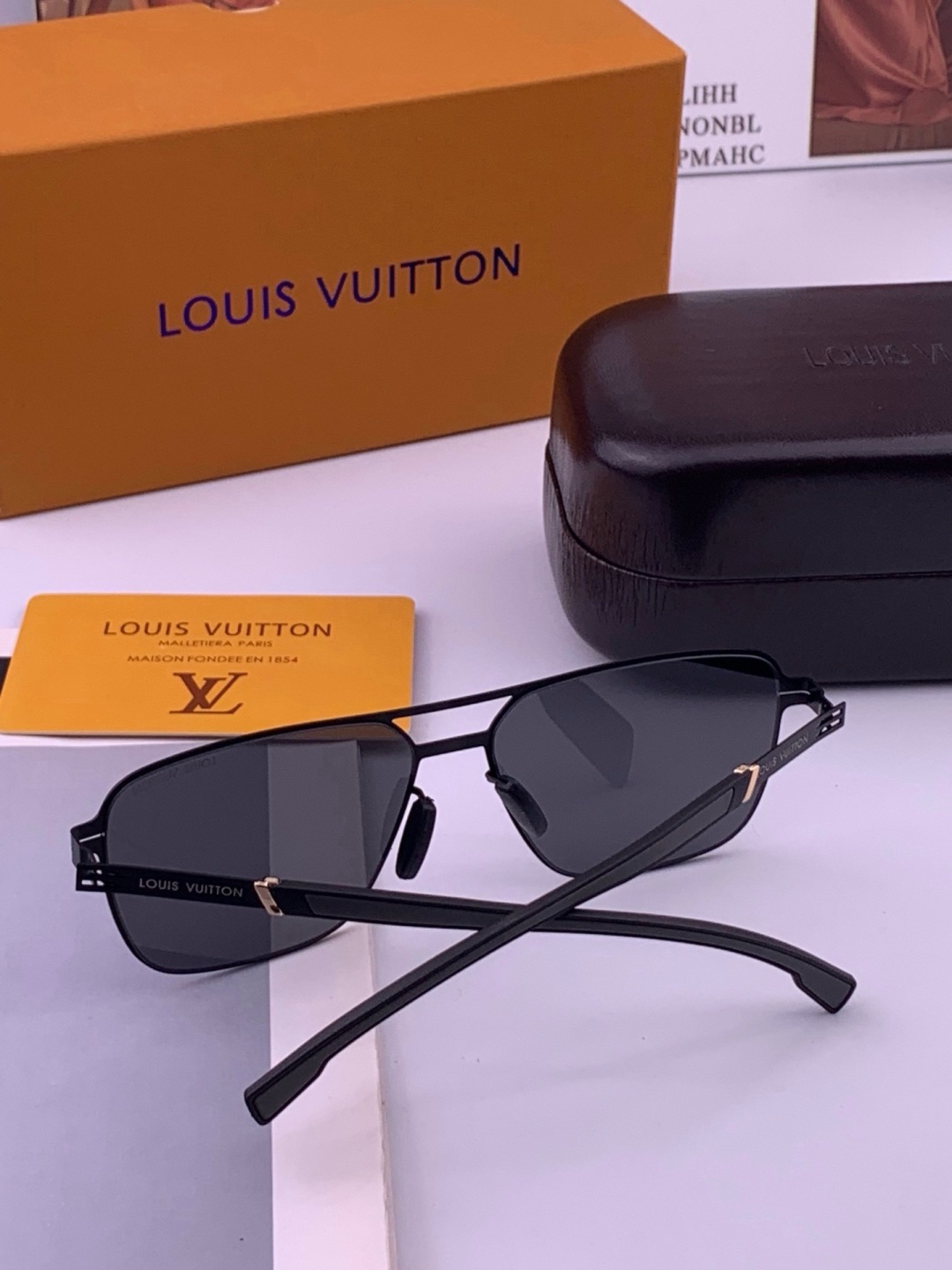 🆕 ♦️LV  新款男女情侣款太阳镜多边形墨镜i🆕 P电镀永不褪色 超轻超有弹性整幅眼镜无螺丝重要的是压不坏 高清尼龙镜