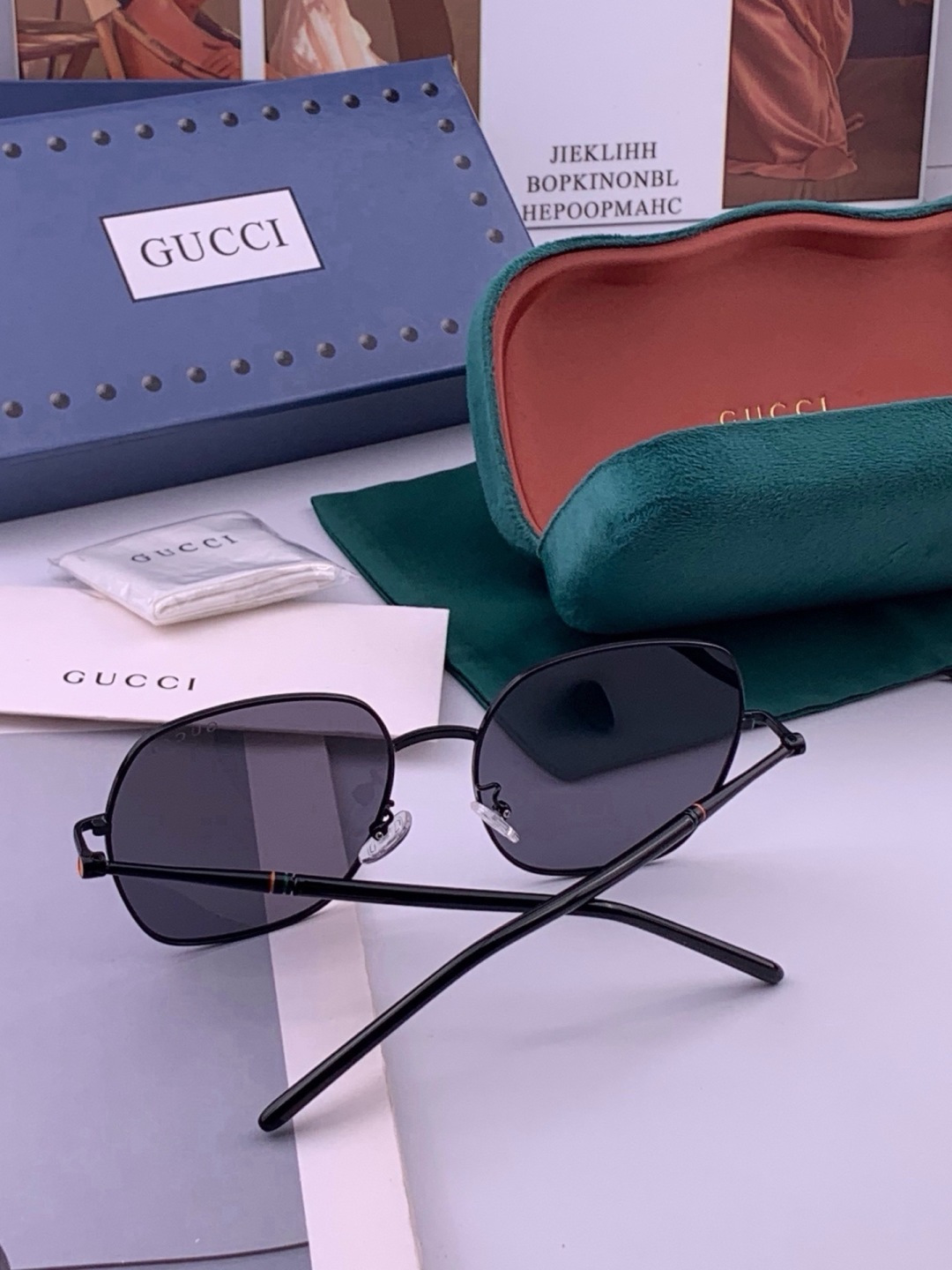 新品GUCC*太阳镜以独特魅力和前卫风格诠释春夏最新眼镜，质感超好佩带舒适 型号：G55813