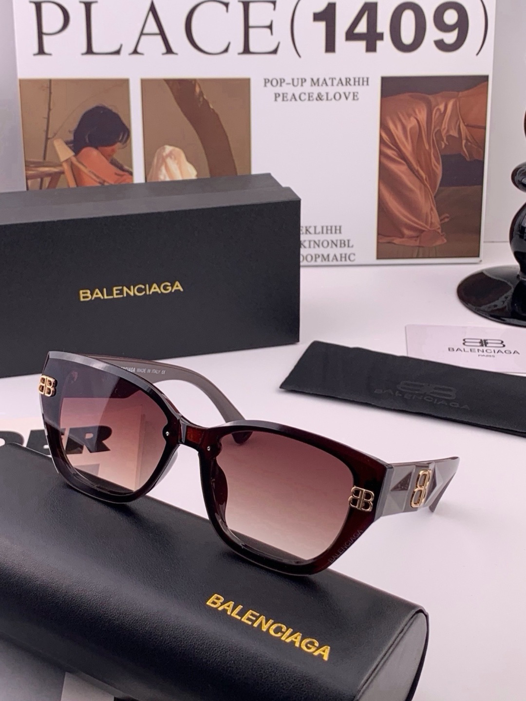 小红书超火🔥的一款墨镜BALENCIAGA巴黎世家 春夏新款太阳镜 镜腿金属双B字母logo设计让人一眼爱上 超级百搭造