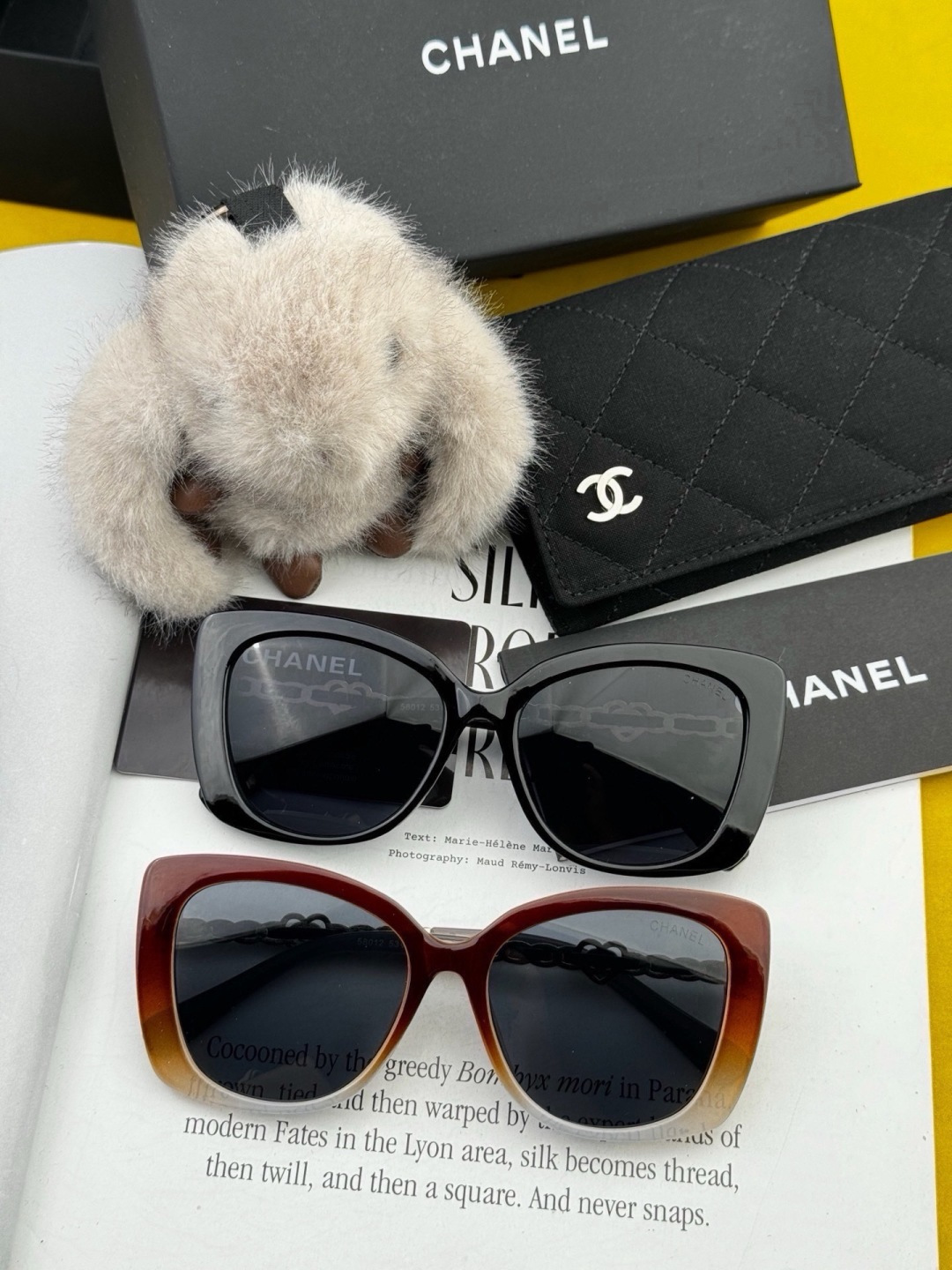 Chanel太阳镜墨镜  经典的方框设计，不挑脸型，无论搭配大衣还是连衣裙都非常显气质太阳镜预防紫外线  型号：CH25