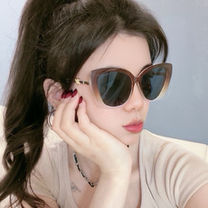 Chanel太阳镜墨镜 经典的方框设计,不挑脸型,无论搭配大衣还是连衣裙都非常显气质太阳镜预防紫外线 型号:CH25 Chanel太阳镜墨镜 经典的方框设计,不挑脸型,无论搭配大衣还是连衣裙都非常显气质太阳镜预防紫外线 型号:CH25