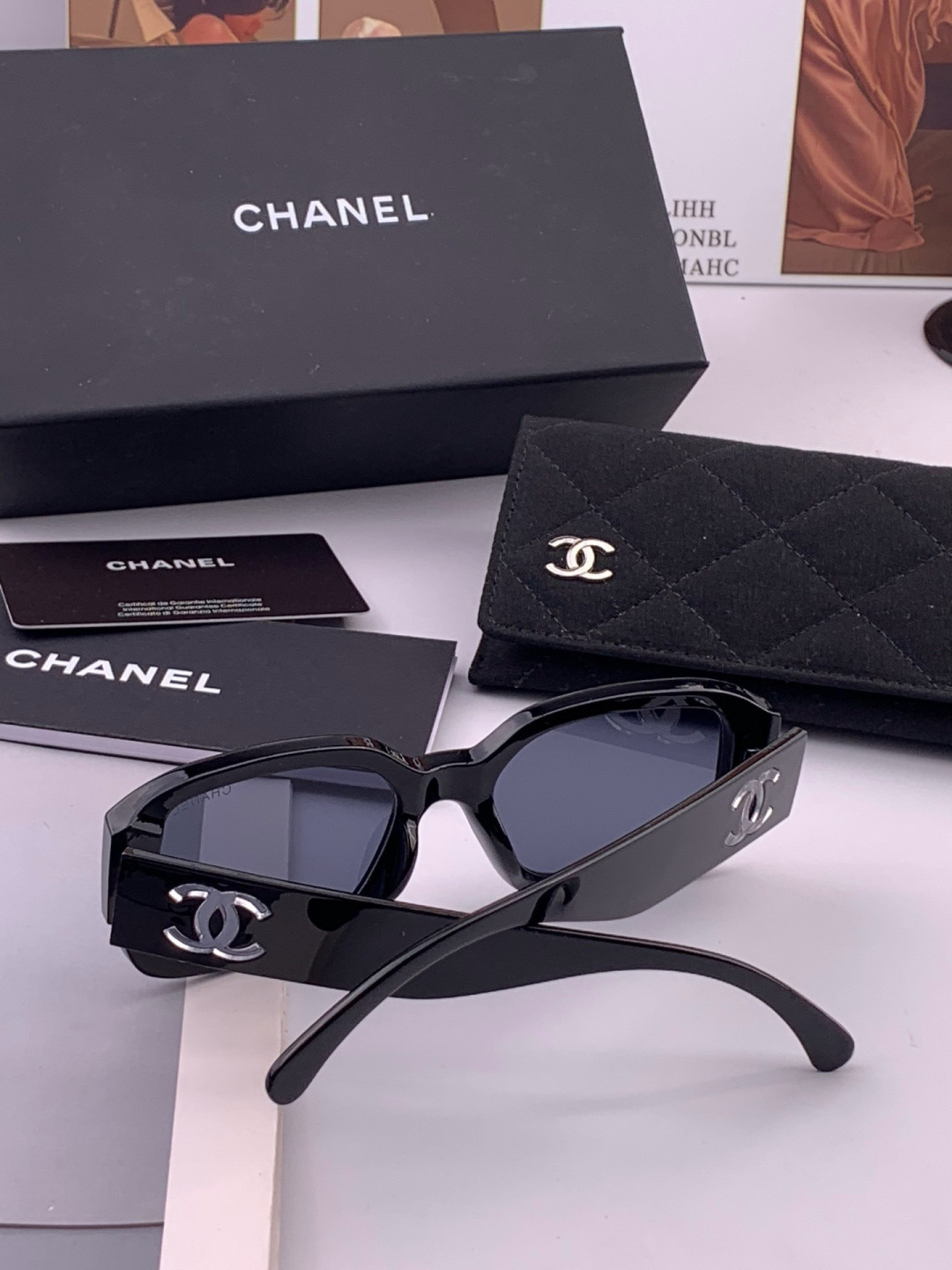 Chanel太阳镜墨镜  经典的方框设计，不挑脸型，无论搭配大衣还是连衣裙都非常显气质太阳镜预防紫外线  型号：CH76