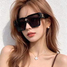 LV 新款女士方框太阳眼镜 开车墨镜 新款太阳镜 时尚大方 舒适轻盈 精致奢华 超轻 型号:L7600 LV 新款女士方框太阳眼镜 开车墨镜 新款太阳镜 时尚大方 舒适轻盈 精致奢华 超轻 型号:L7600