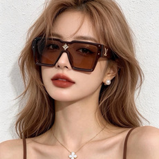 LV 新款女士方框太阳眼镜 开车墨镜 新款太阳镜 时尚大方 舒适轻盈 精致奢华 超轻 型号:L7600 LV 新款女士方框太阳眼镜 开车墨镜 新款太阳镜 时尚大方 舒适轻盈 精致奢华 超轻 型号:L7600