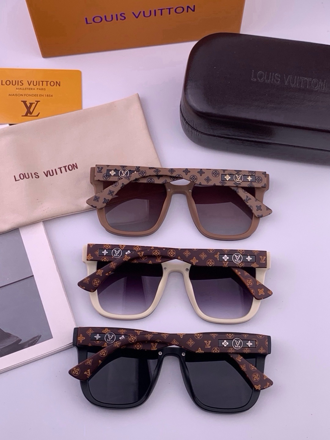 LV 新款女士方框太阳眼镜 开车墨镜 新款太阳镜  时尚大方 舒适轻盈 精致奢华 超轻 型号：L1132