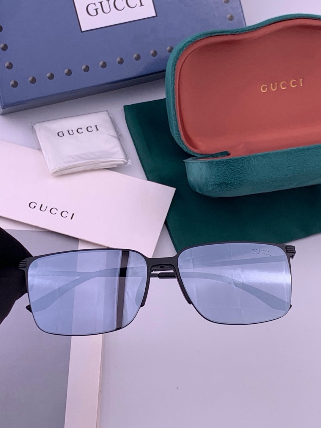 GUCCI 男款炫彩飞行员偏光太阳镜 ❤️材质：高清尼龙加厚卡槽高清偏光镜片 🌹无边框镜架💕颜👍型号：G01810