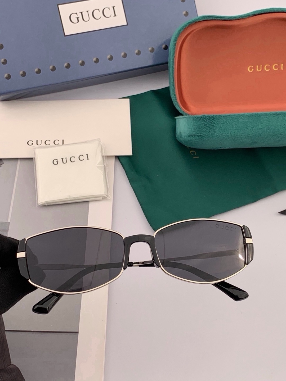 🔺 Gucci 🔻官方新款 众多明星同款[色]‼️‼️新款大框偏光墨镜 🌈🌈宝丽来超清加厚太阳镜🔝🔝型号：G2827