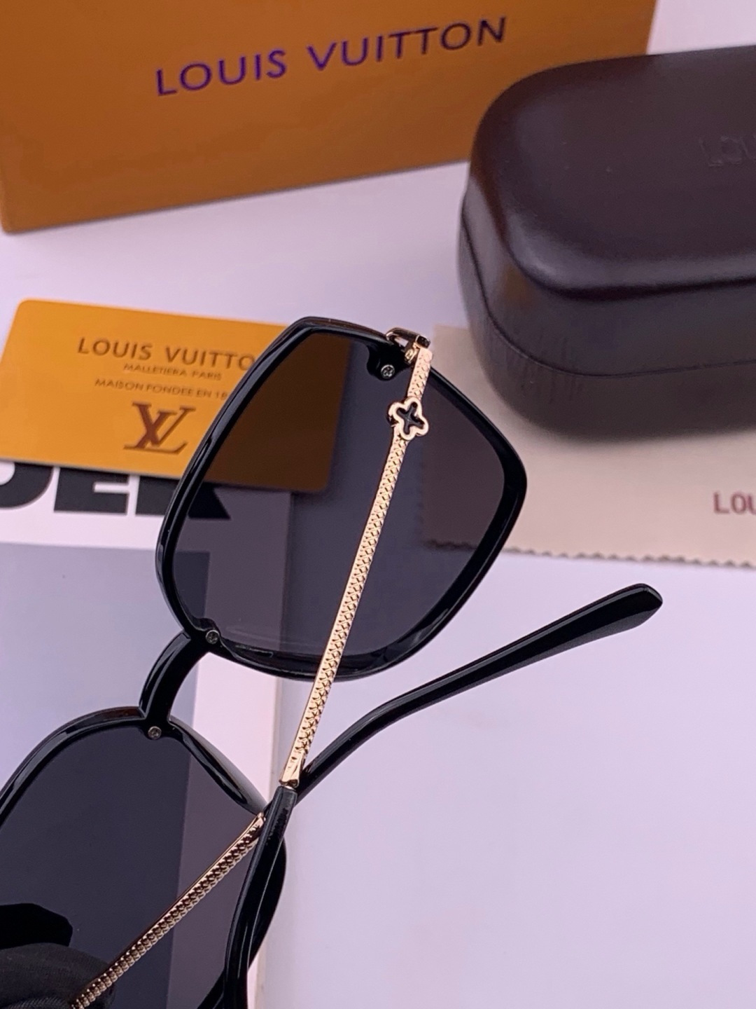 LV 太阳镜潮品官网模特同款 [玫瑰][玫瑰]四叶草🍀精致个性设计简约时尚 高品质值得拥有绝对潮爆整个夏季 新款L019