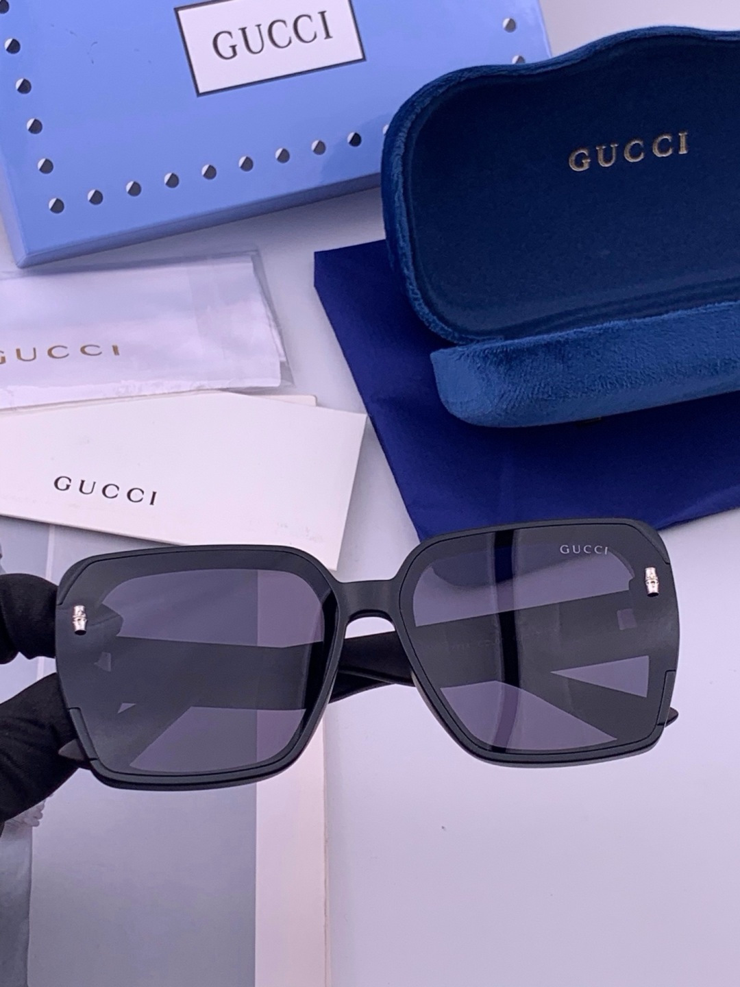 🔺 【GUCCI-尼龙偏光太阳镜】开春新款 潮流爆款 时尚方框连体偏光太阳镜 高品质 佩戴舒适 网红潮款墨镜 女士高清尼