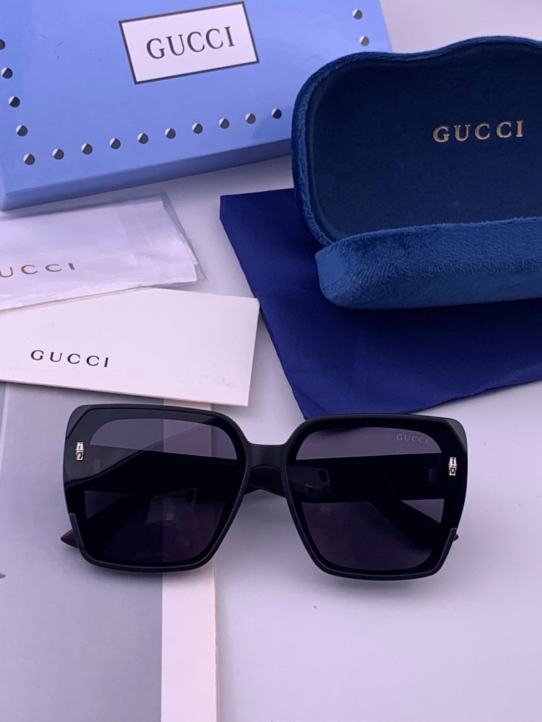 🔺 【GUCCI-尼龙偏光太阳镜】开春新款 潮流爆款 时尚方框连体偏光太阳镜 高品质 佩戴舒适 网红潮款墨镜 女士高清尼