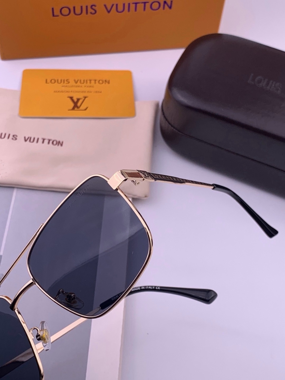 LV🔥高品质男女款”太阳镜🔥 开车钓鱼都可🔥百搭显瘦墨镜韩版男士飞行员大框司机开车防紫外线太阳镜，型号：L3905