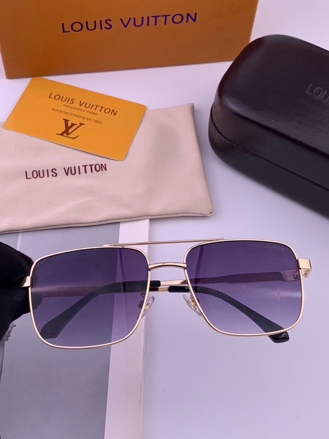 LV🔥高品质男女款”太阳镜🔥 开车钓鱼都可🔥百搭显瘦墨镜韩版男士飞行员大框司机开车防紫外线太阳镜，型号：L3905