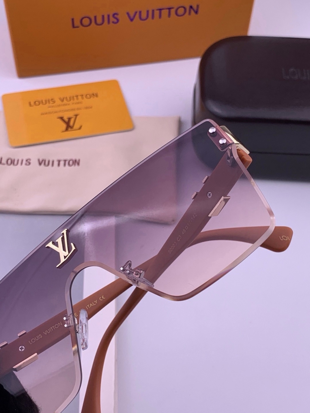 🔺LV🔻早春新款，众多明星同款[色]LV‼️‼️新款大框墨镜 ，🌈🌈宝丽来超清太阳镜🔝🔝型号：L36000