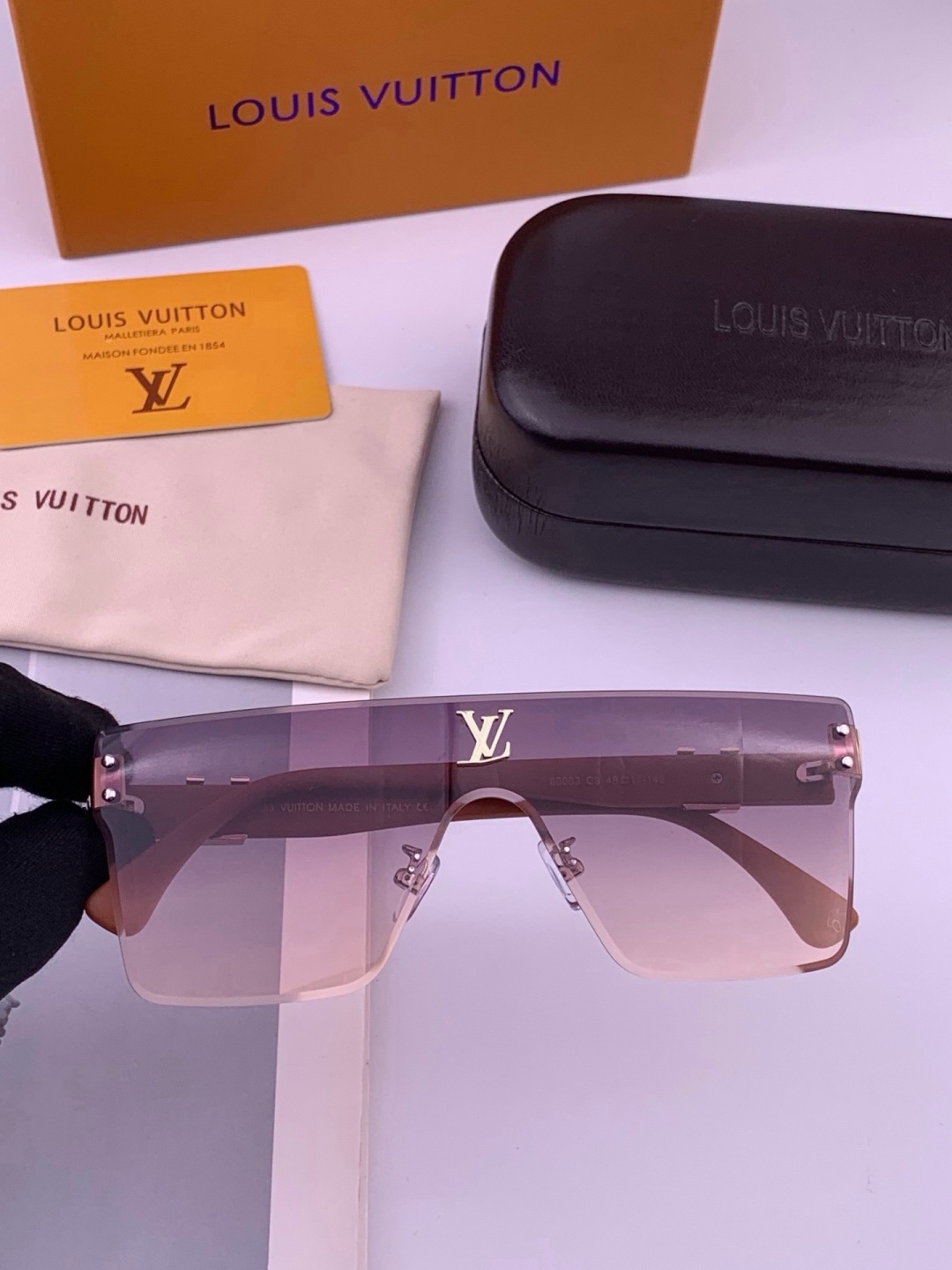 🔺LV🔻早春新款，众多明星同款[色]LV‼️‼️新款大框墨镜 ，🌈🌈宝丽来超清太阳镜🔝🔝型号：L36000