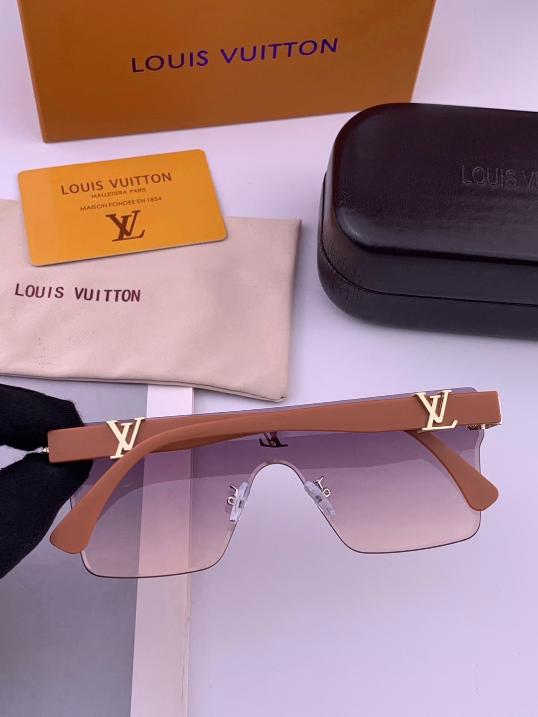 🔺LV🔻早春新款，众多明星同款[色]LV‼️‼️新款大框墨镜 ，🌈🌈宝丽来超清太阳镜🔝🔝型号：L36000