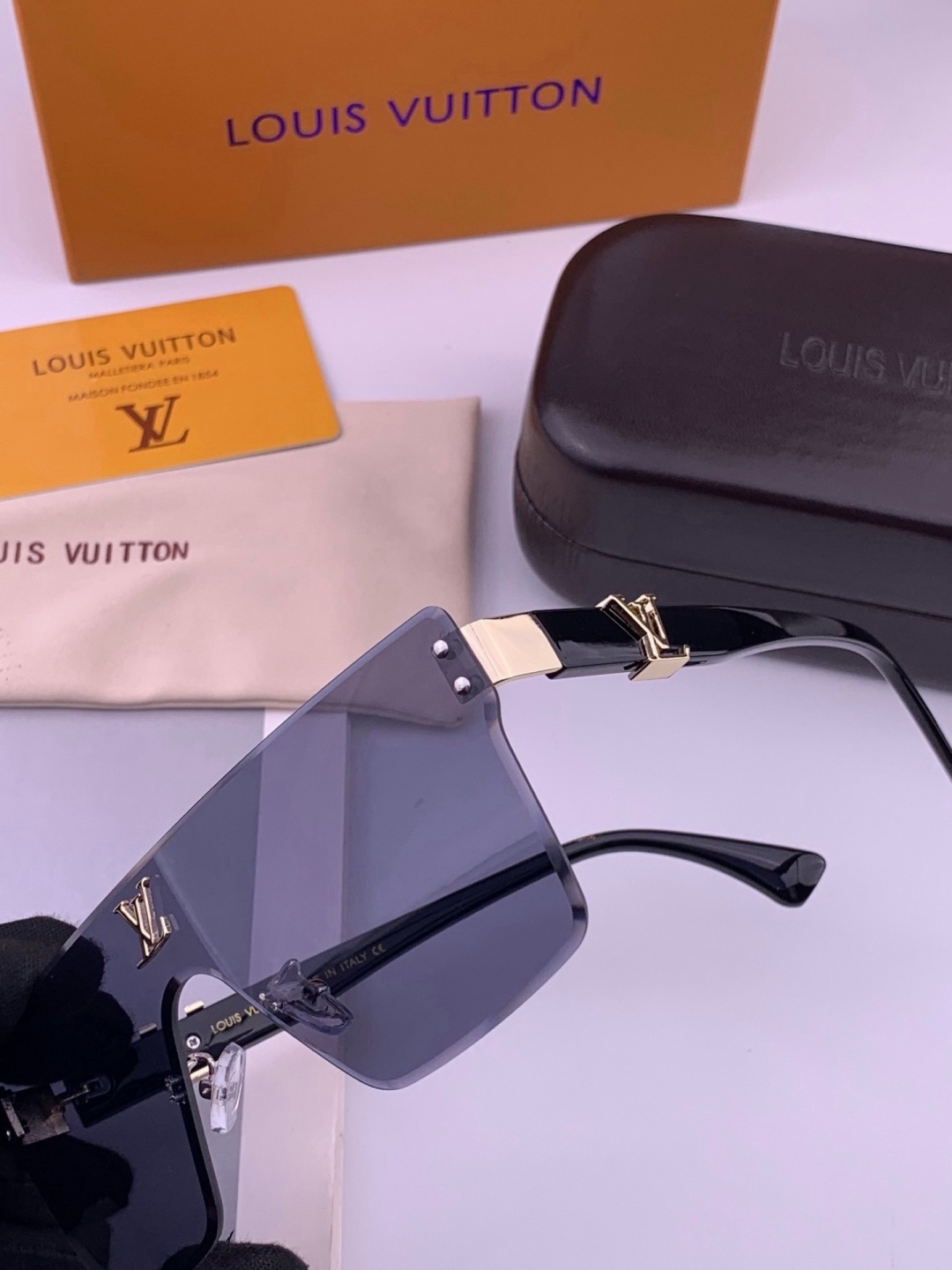🔺LV🔻早春新款，众多明星同款[色]LV‼️‼️新款大框墨镜 ，🌈🌈宝丽来超清太阳镜🔝🔝型号：L36000