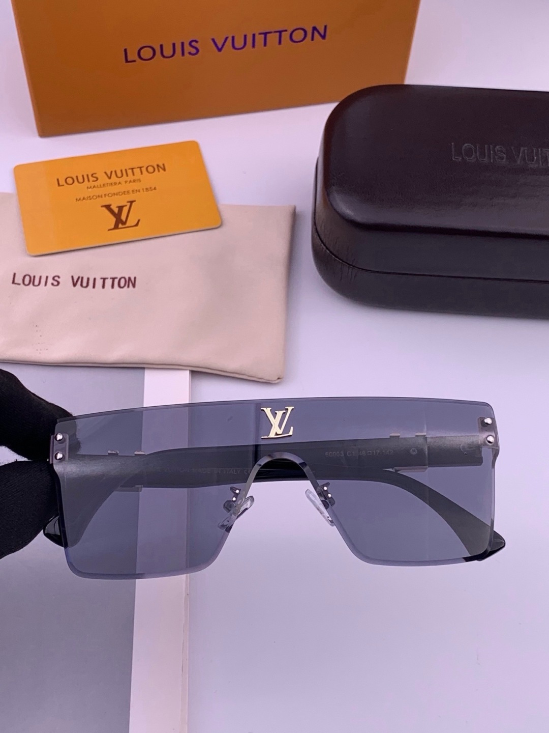 🔺LV🔻早春新款，众多明星同款[色]LV‼️‼️新款大框墨镜 ，🌈🌈宝丽来超清太阳镜🔝🔝型号：L36000