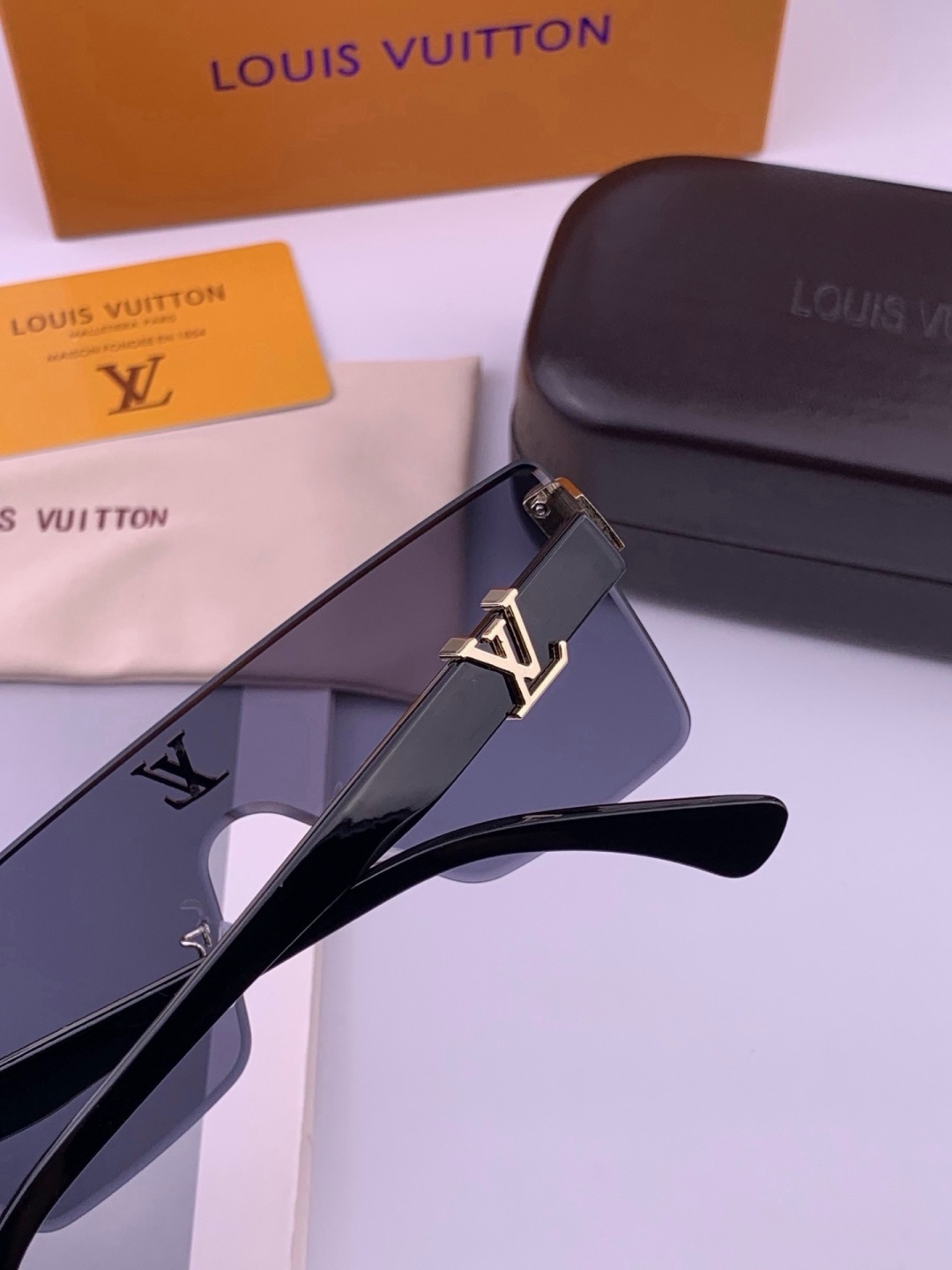 🔺LV🔻早春新款，众多明星同款[色]LV‼️‼️新款大框墨镜 ，🌈🌈宝丽来超清太阳镜🔝🔝型号：L36000