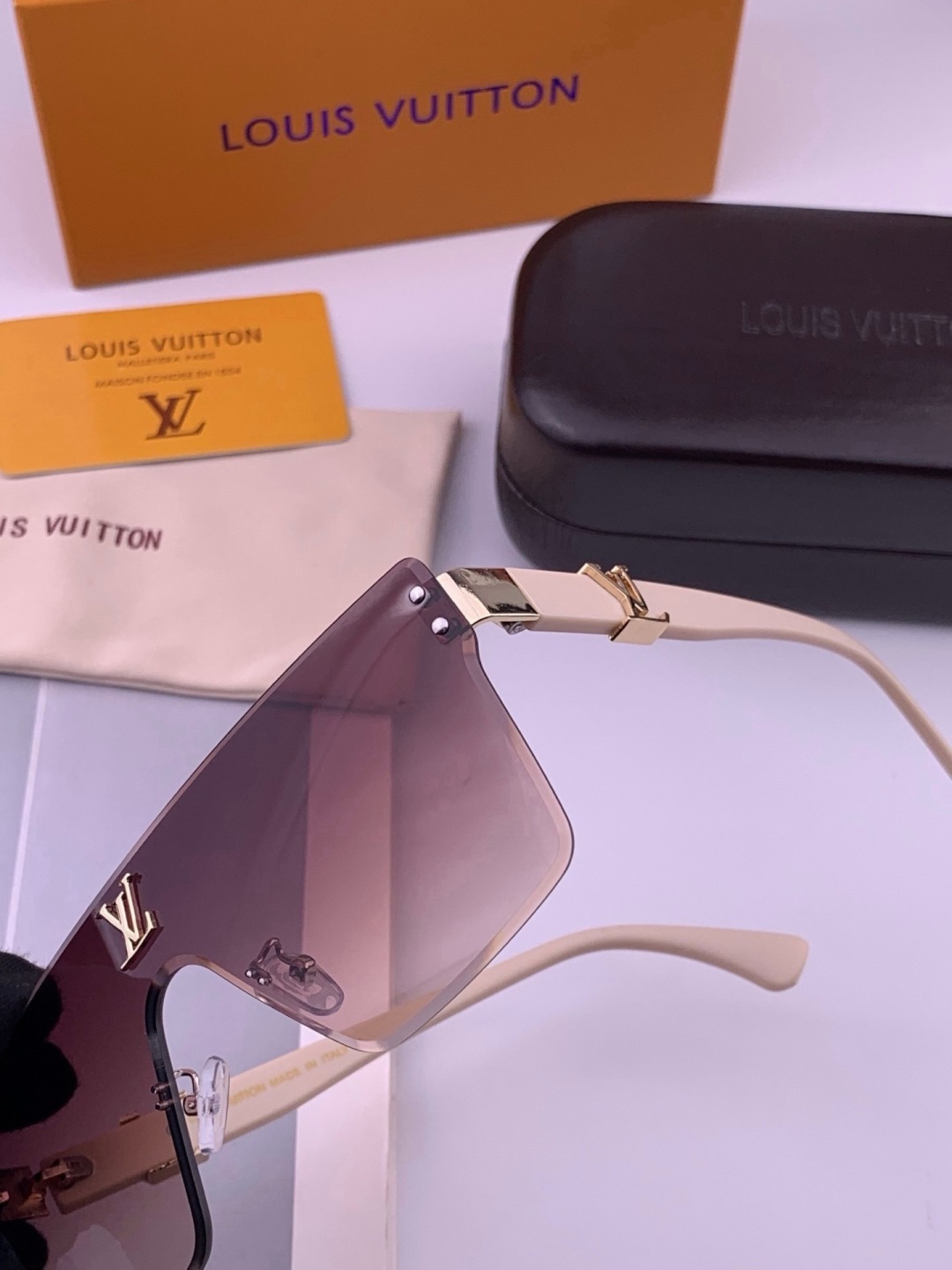 🔺LV🔻早春新款，众多明星同款[色]LV‼️‼️新款大框墨镜 ，🌈🌈宝丽来超清太阳镜🔝🔝型号：L36000