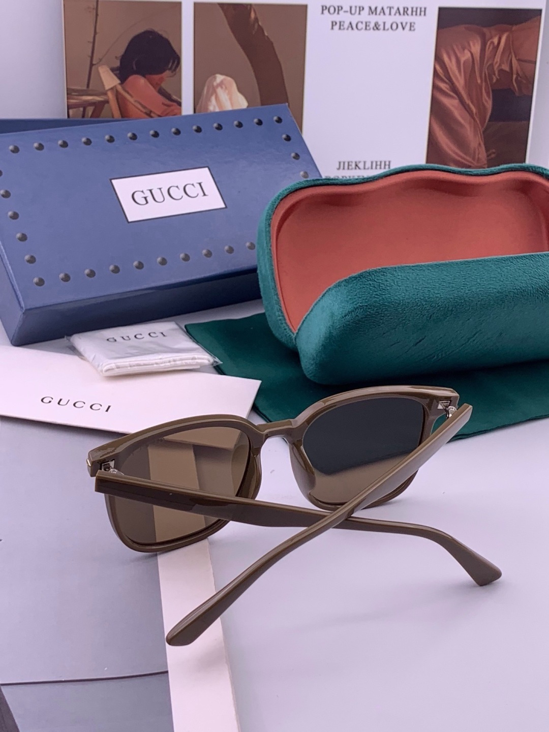 Gucci   情侣款 经典的方框设计，不挑脸型，无论搭配大衣还是连衣裙都非常显气质高清偏光镜片预防紫外线 型号：G62