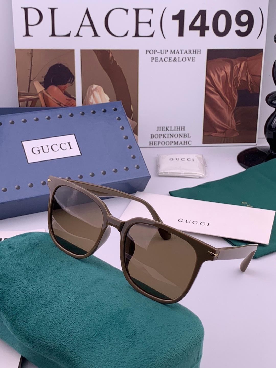 Gucci   情侣款 经典的方框设计，不挑脸型，无论搭配大衣还是连衣裙都非常显气质高清偏光镜片预防紫外线 型号：G62
