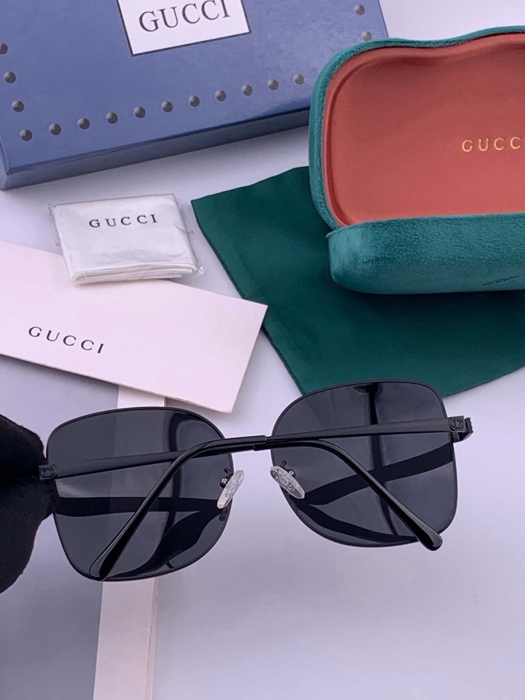 GUCCI 开春新款 最新款方框太阳镜 各路网红纷纷带起气场满分‼️ 俏皮甜美.上脸效果更佳.金属质感超好 型号：G67