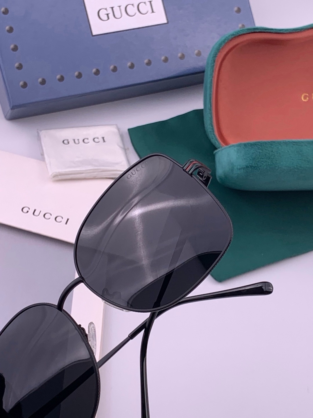 GUCCI 开春新款 最新款方框太阳镜 各路网红纷纷带起气场满分‼️ 俏皮甜美.上脸效果更佳.金属质感超好 型号：G67