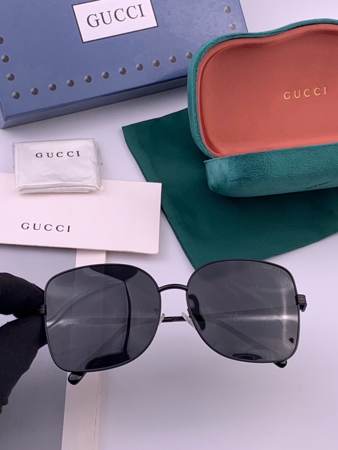 GUCCI 开春新款 最新款方框太阳镜 各路网红纷纷带起气场满分‼️ 俏皮甜美.上脸效果更佳.金属质感超好 型号：G67