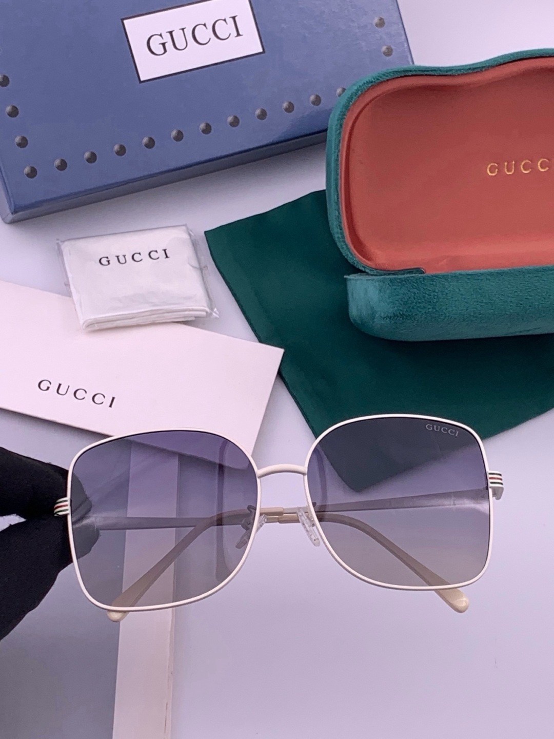 GUCCI 开春新款 最新款方框太阳镜 各路网红纷纷带起气场满分‼️ 俏皮甜美.上脸效果更佳.金属质感超好 型号：G67