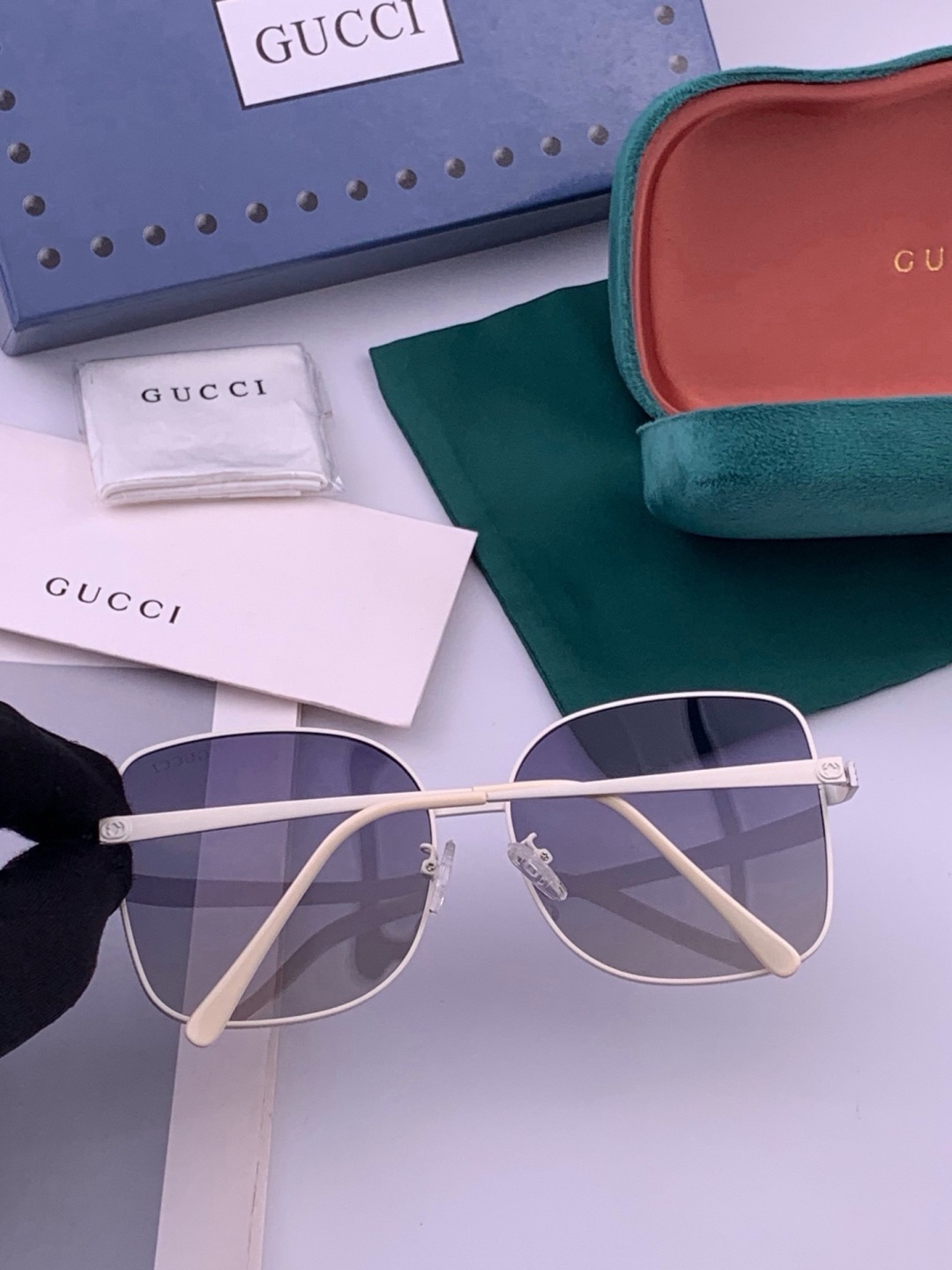 GUCCI 开春新款 最新款方框太阳镜 各路网红纷纷带起气场满分‼️ 俏皮甜美.上脸效果更佳.金属质感超好 型号：G67