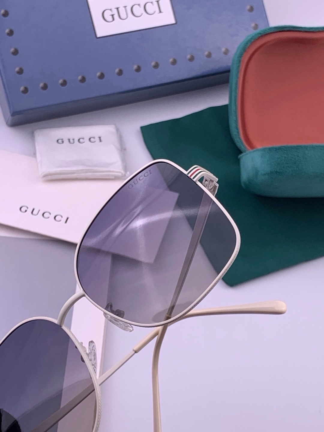 GUCCI 开春新款 最新款方框太阳镜 各路网红纷纷带起气场满分‼️ 俏皮甜美.上脸效果更佳.金属质感超好 型号：G67