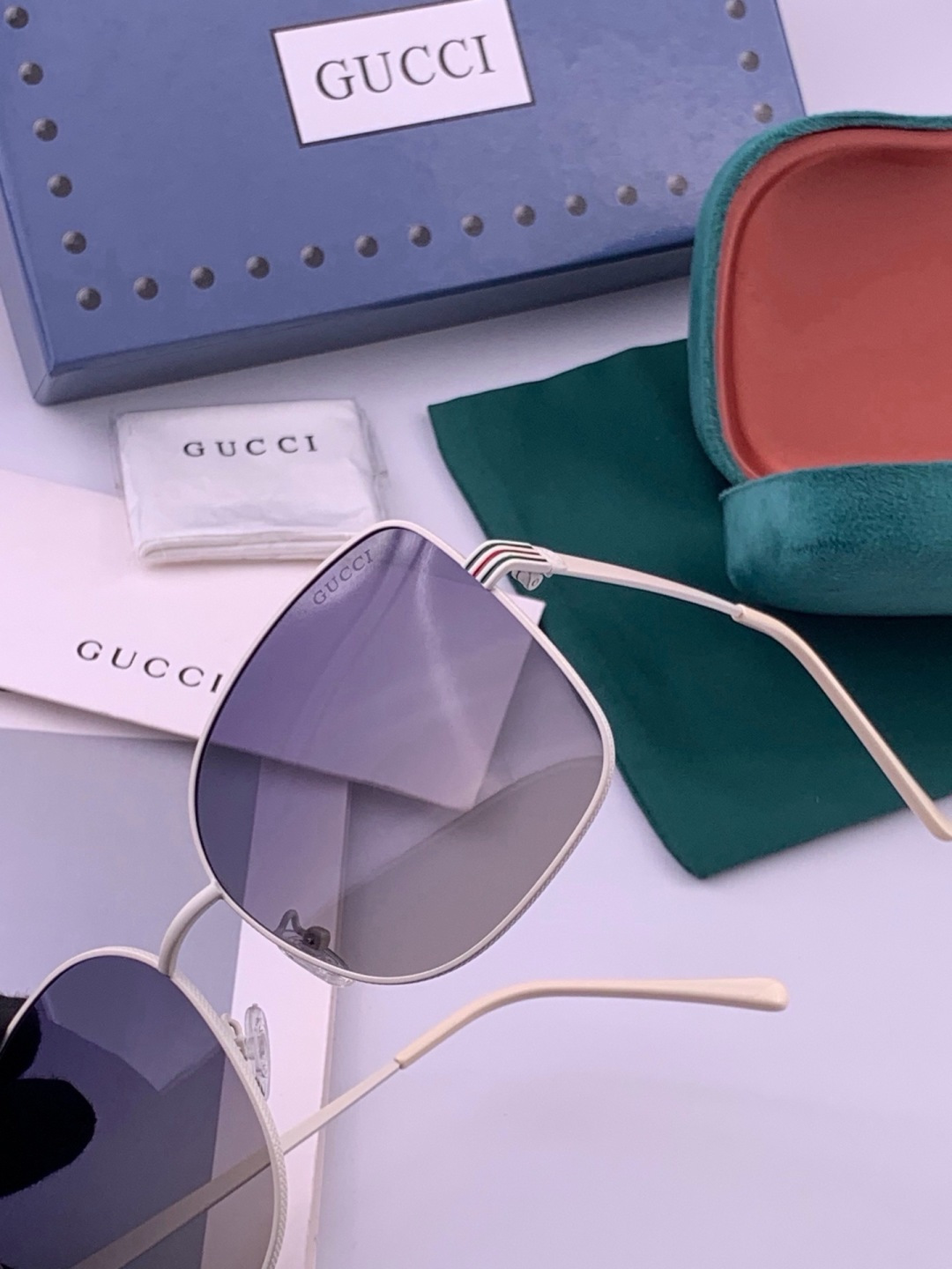 GUCCI 开春新款 最新款方框太阳镜 各路网红纷纷带起气场满分‼️ 俏皮甜美.上脸效果更佳.金属质感超好 型号：G67