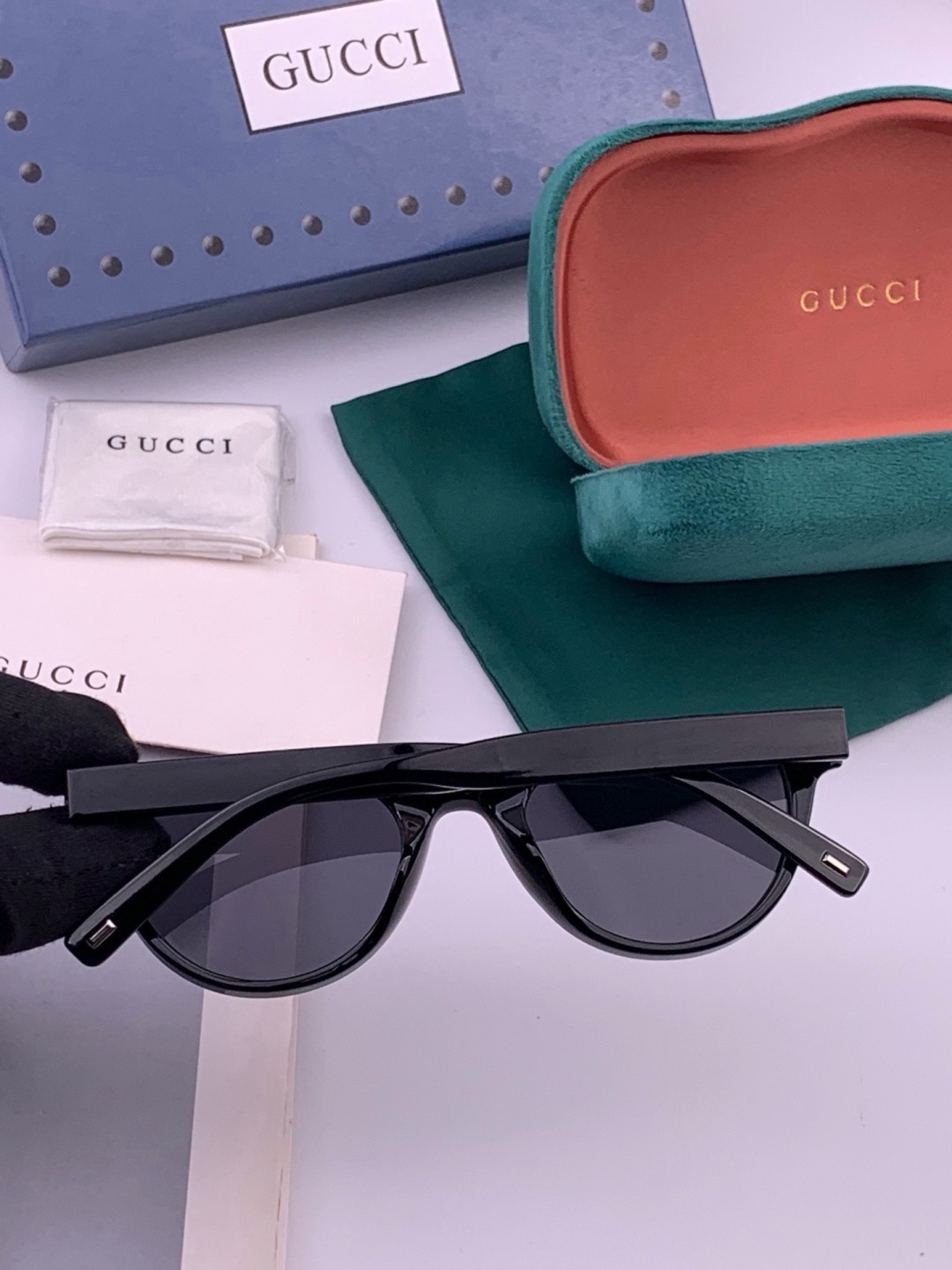 【TR偏光系列】Gucci   经典的小框设计，情侣款不挑脸型，无论搭配大衣还是连衣裙都非常显气质偏光镜片预防紫外线 型