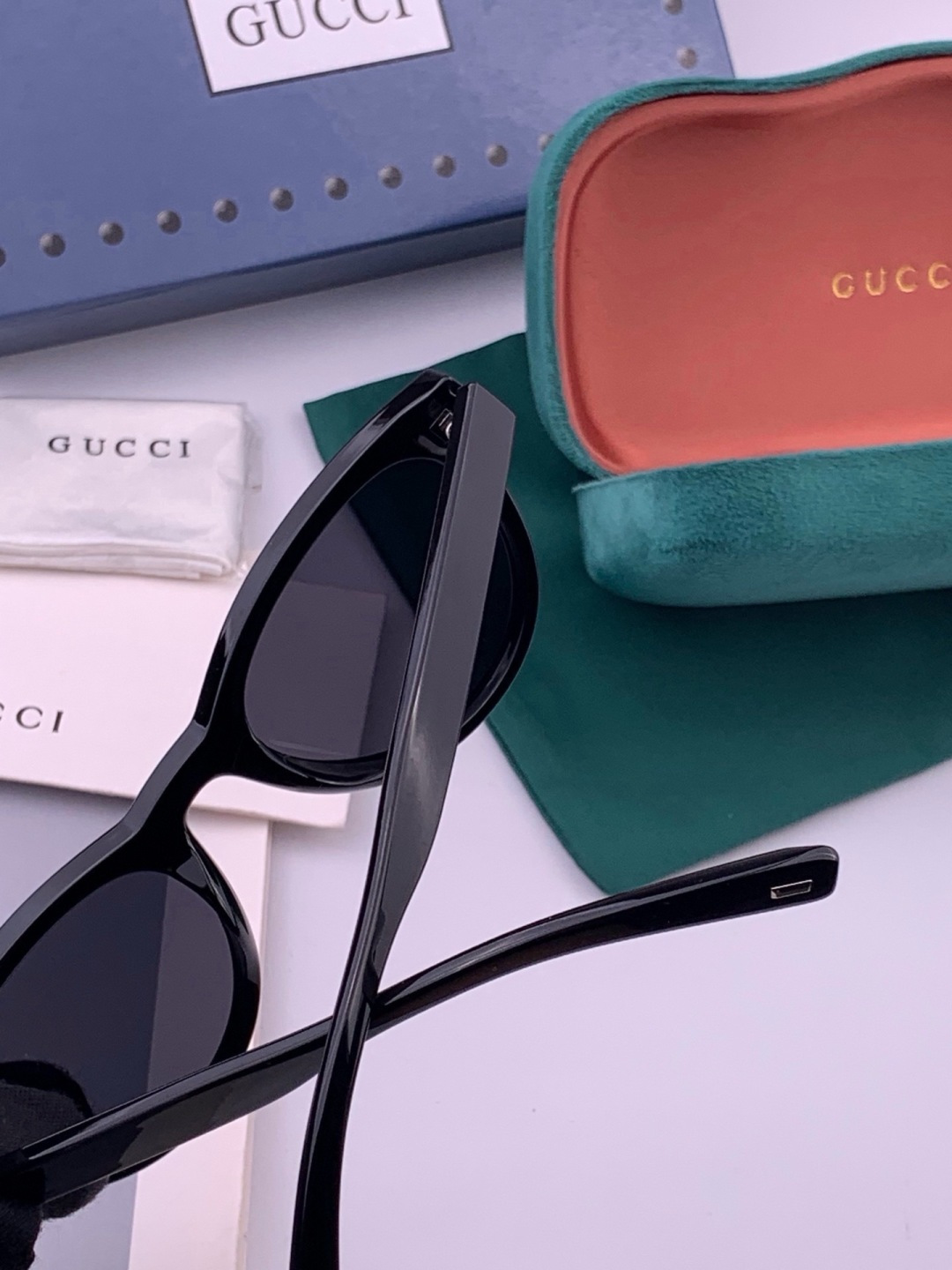 【TR偏光系列】Gucci   经典的小框设计，情侣款不挑脸型，无论搭配大衣还是连衣裙都非常显气质偏光镜片预防紫外线 型